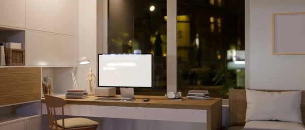 Przestrzeń Robocza Minimalnej Przytulnej Sypialni Nocy Komputerowym Białym Ekranem Makieta — Zdjęcie stockowe