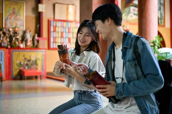 Happy Cute Young Asian Tourist Couple Prays Good Luck Shakes — Stock Photo, Image