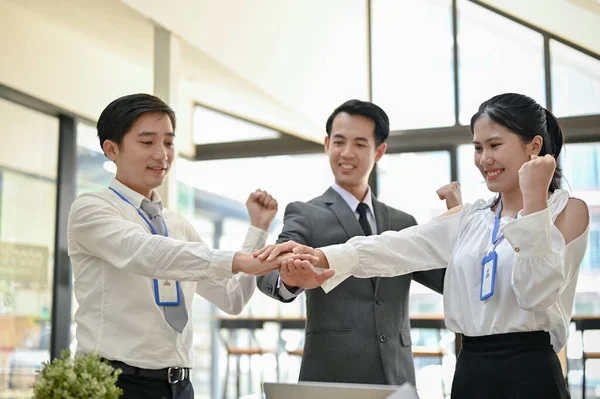 Businesspeople Putting Hands Together Meeting Team Building Teamwork Celebrating Unity — Stock Photo, Image