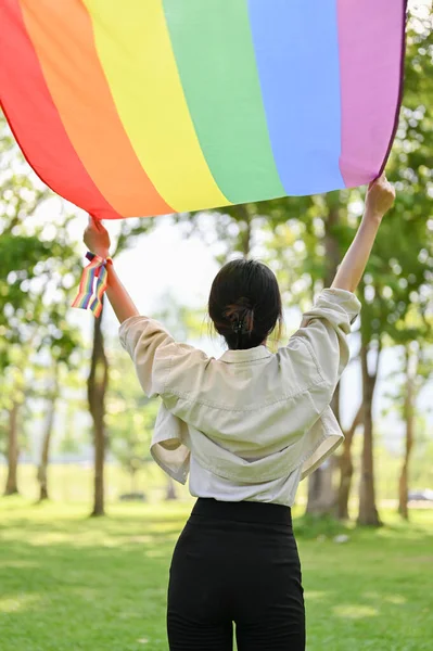 아시아 소수자들의 자부심의 기념하기 소수자 무지개 깃발을 있습니다 동성애자 레즈비언 — 스톡 사진