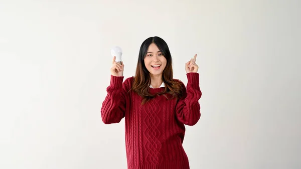 Una Joven Asiática Atractiva Sonriente Señala Con Dedo Hacia Arriba —  Fotos de Stock
