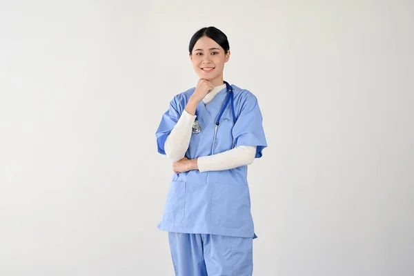 Retrato Uma Bela Encantadora Médica Asiática Médica Esfoliação Fica Contra — Fotografia de Stock