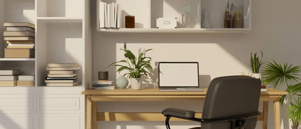 一个简约的白色家庭工作室的室内设计 在白色书架上的木制桌子上有笔记本电脑模型 在白色墙壁上有一个壁架 还有室内植物 3D渲染 3D说明 — 图库照片