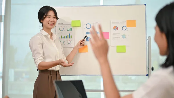 Confident Professional Asian Businesswoman Female Financial Analyst Lets Anyone Meeting — Stock Photo, Image