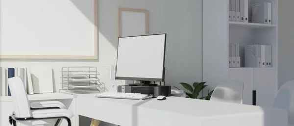 室内设计的现代白色办公室与计算机白色屏幕模型和办公用品在桌子上 医生办公室 教师房间 3D渲染 3D说明 — 图库照片