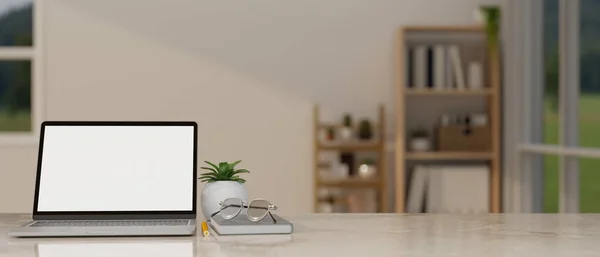 Una Computadora Portátil Maqueta Solapa Blanca Gafas Libro Planta Maceta — Foto de Stock