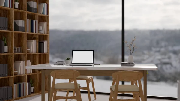 Laptop Biały Ekran Makieta Stole Przy Dużym Szklanym Oknie Nowoczesnym — Zdjęcie stockowe