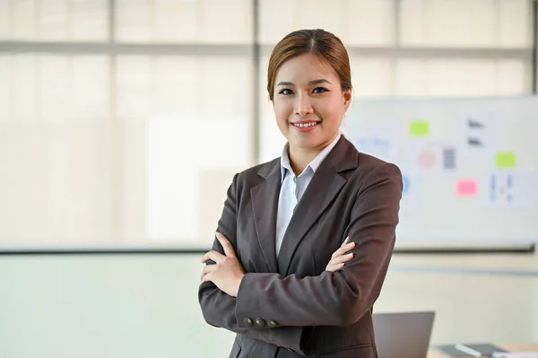 Confident Professional Millennial Asian Businesswoman Female Manager Formal Business Suit — Stock Photo, Image