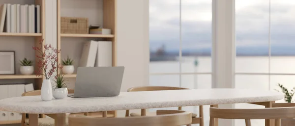 Прекрасна Мінімалістична Скандинавська Їдальня Ноутбуком Обідньому Столі Крупний План Зображення — стокове фото