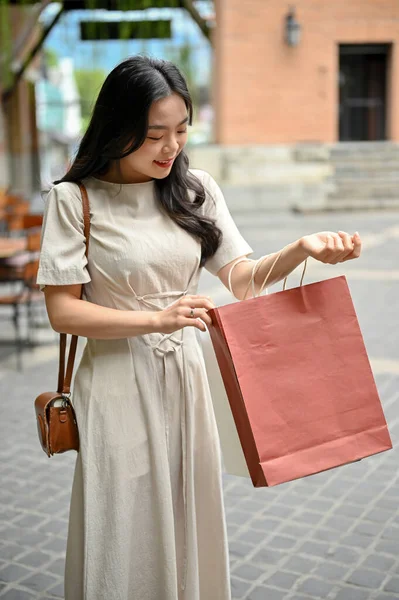 Portrait Happy Young Asian Woman Casual Clothes Walking Her Shopping — Stockfoto