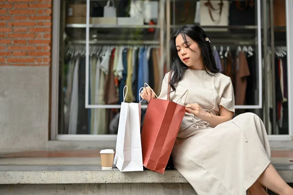 Charming Young Asian Woman Sits Stairs Front Clothing Store City — Stockfoto