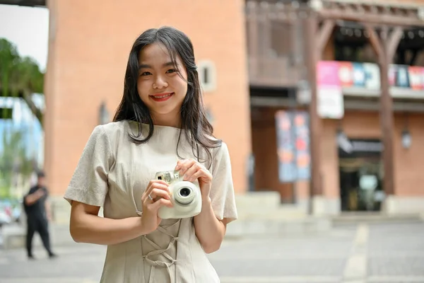 Portrait Charming Young Asian Woman Casual Clothes Strolling City Her — Stock Fotó