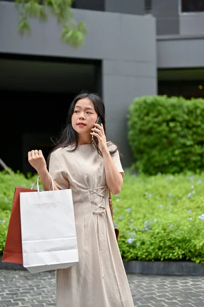 Portrait Beautiful Young Asian Woman Casual Clothes Talking Phone Someone — Stock Fotó
