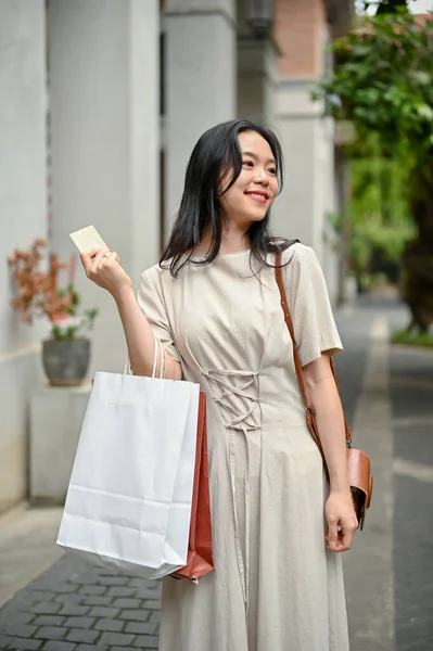 Portrait Beautiful Asian Woman Casual Clothes Enjoying Her Shopping Day — Stock Fotó