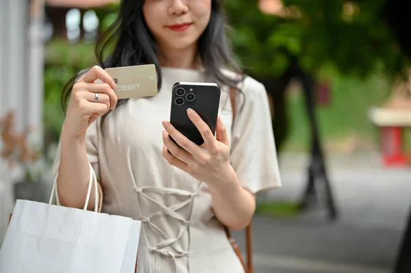 Close Image Beautiful Young Asian Woman Looking Her Credit Card — Stockfoto