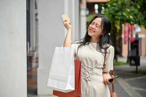 Cheerful Young Asian Woman Enjoys Shopping Her Credit Card Her — Stock Fotó