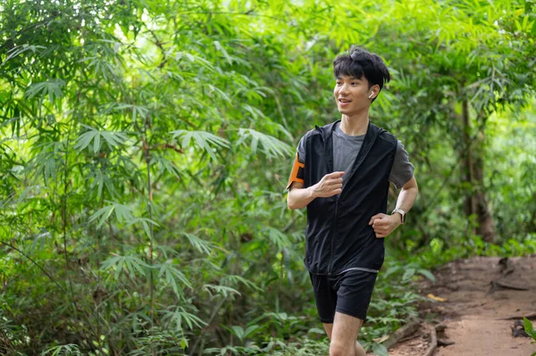 Sportig Och Aktiv Ung Asiatisk Man Sportkläder Njuter Att Springa — Stockfoto