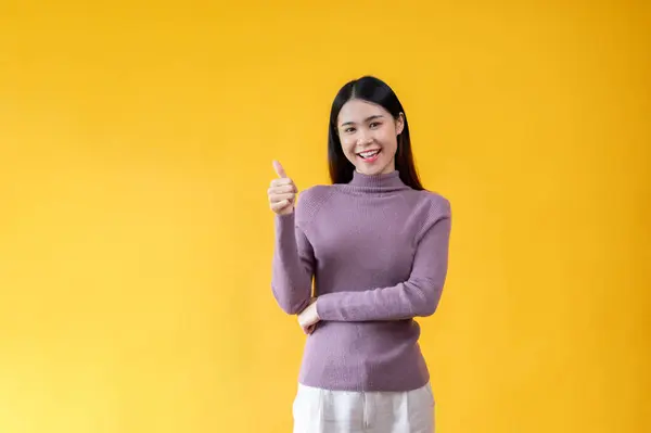 Beautiful Smiling Asian Woman Casual Clothes Standing Her Thumb Isolated — Stock Photo, Image