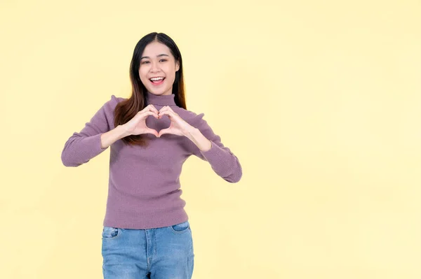 Beautiful Smiling Young Asian Woman Casual Clothes Shows Heart Hand — Stock Photo, Image
