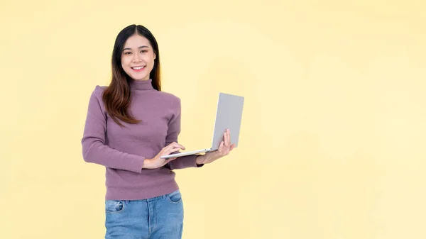 Attractive Asian Woman Smiling Camera Standing Isolated Yellow Background Laptop — Stock Photo, Image