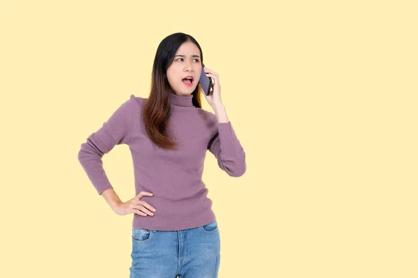 Unsatisfied Unhappy Asian Woman Talking Phone Aggressively Complaining Someone Phone — Stock Photo, Image