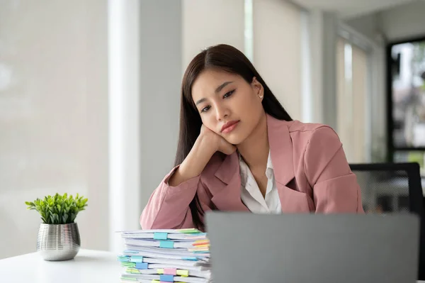 Bored Tired Asian Businesswoman Sits Her Desk Her Hand Her — Stock Photo, Image