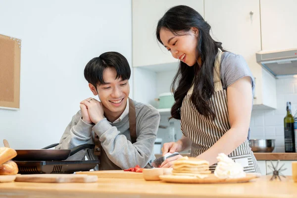 Lovely Joyful Young Asian Couple Enjoys Making Pancakes Kitchen Together — Stock Photo, Image