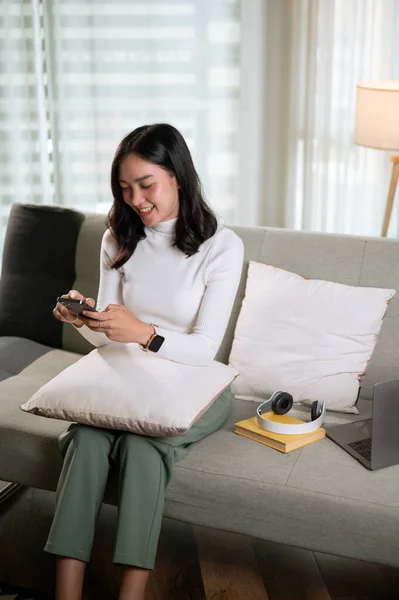 Happy Charming Asian Woman Enjoys Shopping Online Chatting Her Friends — Stock Photo, Image