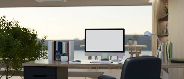 Ein Moderner Computertisch Einem Modernen Arbeitszimmer Oder Home Office Mit — Stockfoto