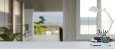 Ürününüzü ofis malzemeleriyle dolu beyaz bir masanın üstünde arka planda koridoru bulanık, modern bir odada sergilemek için alanı kopyalayın. Çalışma alanı arkaplanı. 3d görüntüleme, 3d illüstrasyon