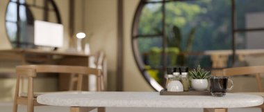 Ürününüzü modern, Japon oturma odası iç tasarımı aksesuarlarıyla bir kahve masasında sergilemek için alanı kopyalayın. Görüntüyü yaklaştır. 3d görüntüleme, 3d illüstrasyon