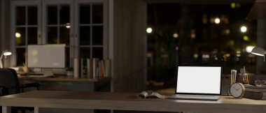 Geceleri masa üstünde beyaz ekran dizüstü bilgisayarı ve aksesuarları olan modern bir karanlık ofis. Karanlık çalışma alanı konsepti. 3d görüntüleme, 3d illüstrasyon
