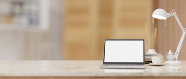 Beyaz ekran dizüstü bilgisayar modeli, masa lambası ve beyaz mermer bir masanın üstündeki aksesuarların bulanık arkaplanı olan bir çalışma alanının yakın plan görüntüsü. 3d görüntüleme, 3d illüstrasyon