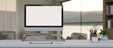 Modern bir ofis masası çalışma alanı bilgisayar standında bilgisayar boş bir monitör modern bir oturma odasında beyaz bir masada aksesuarlar. 3d görüntüleme, 3d illüstrasyon