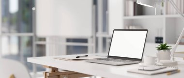 Beyaz ekran dizüstü bilgisayarın ve ofis malzemelerinin modern beyaz ofis odasındaki beyaz bir masada yan görüntüsü. 3d görüntüleme, 3d illüstrasyon