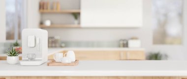 Modern, parlak bir mutfakta espresso makinesi ve bardak tepsisi olan beyaz bir masa. Görüntüyü yaklaştır. 3d görüntüleme, 3d illüstrasyon