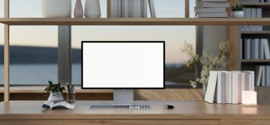 Modern, lüks çalışma alanı beyaz ekran bilgisayar modeli ve aksesuarları olan bir masa ve arkasında büyük bir kitaplık. 3d görüntüleme, 3d illüstrasyon