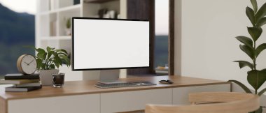 Minimum ahşap bir masa üzerinde beyaz ekran bilgisayar modeli ve dekorasyonu olan modern bir İskandinav ev ofisi. Görüntüyü yaklaştır. 3d görüntüleme, 3d illüstrasyon