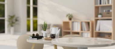 Modern, en az aydınlık oturma odasındaki yuvarlak mermer bir kahve masasında sunum alanı. Görüntüyü yaklaştır. 3d görüntüleme, 3d illüstrasyon