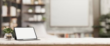 Çağdaş bir ofis odasında beyaz mermer bir masanın üstünde dijital tablet beyaz ekran modeli. çalışma alanı yakın çekim görüntüsü. 3d görüntüleme, 3d illüstrasyon