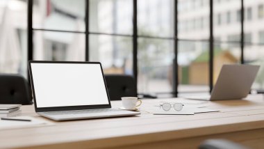 Modern bir toplantı odasındaki toplantı masasında beyaz ekran modeli olan bir dizüstü bilgisayarın yakın çekim görüntüsü. iş yeri konsepti, 3D render, 3D illüstrasyon