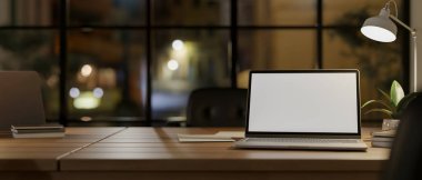 Akşamları çağdaş bir toplantı odasında bir toplantı masasında dizüstü bilgisayarın beyaz ekran modelinin yakın çekim görüntüsü. Gece konseptinde çalışma yeri. 3d görüntüleme, 3d illüstrasyon