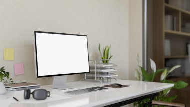 Modern, rahat bir ofisin duvarında beyaz ekran maketi, kırtasiye malzemesi ve ofis malzemesi olan bir bilgisayar. ev ofisi, iş yeri, çalışma alanı, 3D resim, 3D resim