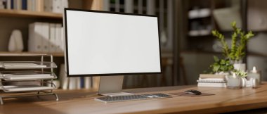 Beyaz ekran maketi ve aksesuarları olan bir bilgisayarın yakın çekim görüntüsü rahat bir ofis veya özel bir ofiste ahşap bir masanın üzerinde. iş yeri konsepti, 3D render, 3D illüstrasyon