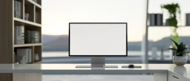 Modern bir ofisteki beyaz bir masanın üzerinde beyaz ekran modeli olan bir bilgisayarın ön görüntüsü, doğa manzaralı büyük bir pencere içeriyor. Ofis masası, bilgisayar masası, çalışma alanı, 3D çizim, 3D illüstrasyon
