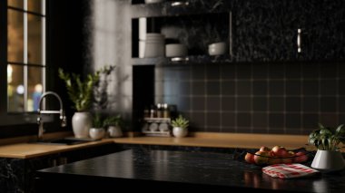 Modern, siyah mermer bir mutfak adasının yakın plan çekimi. Ürünleri gösterişli, siyah bir mutfakta sergilemek için tasarlanmış. Pencere kenarında bir lavabo, ahşap bir tezgah ve siyah fayanslı bir duvar var..
