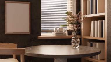 Pencerenin yanındaki yuvarlak, koyu renkli mermer bir masanın yakın çekimi ve rahat, çağdaş bir odada bir kitaplık, ürünlerin sergilenmesi için masanın üzerinde bir kopya alanı. 3d görüntüleme, 3d illüstrasyon