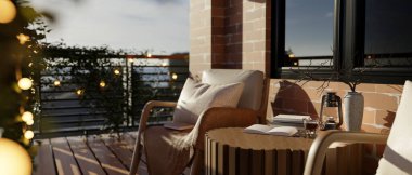 Rahatlamak için tasarlanmış, ahşap koltuklar, ahşap bir sehpa ve büyüleyici bir dekor içeren, sade tuğlalı bir apartman balkonu. 3d görüntüleme, 3d illüstrasyon