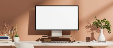 Beyaz ekranlı bir bilgisayar ve beyaz bir masanın üzerinde mercan renkli bir duvara karşı dekoratif eşyalar. Ofis masası, çalışma alanı, 3D çizim, 3D resimleme