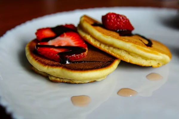 Sweet Pancakes Chocolate Syrup Strawberries — Stock Photo, Image